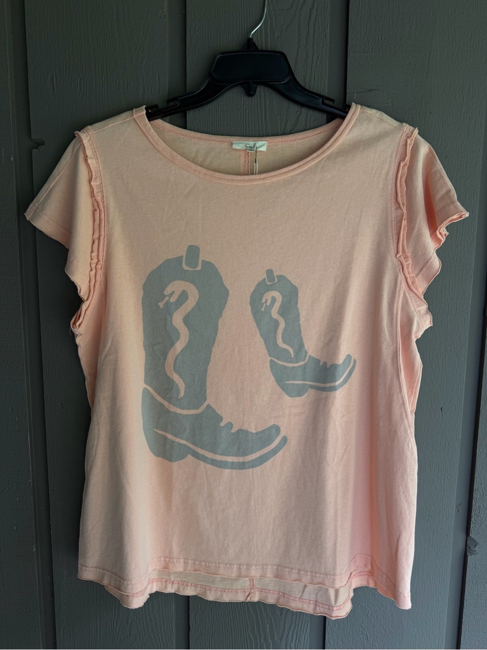 Easel Peach Short Sleeve Tee with Gray Cowboy Boot small New western